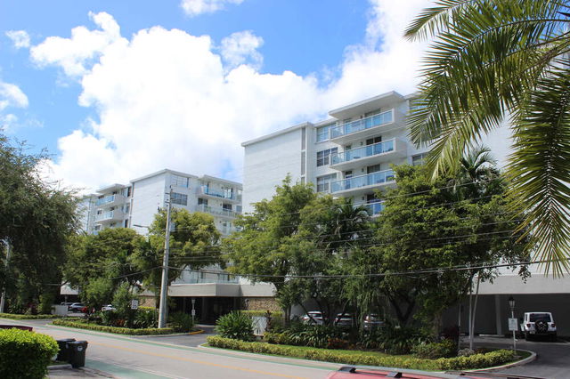 Ten Thousand Plaza  photo 2